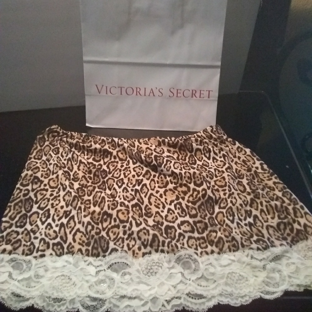 Nwt Victoria secret cheetah slip size medium